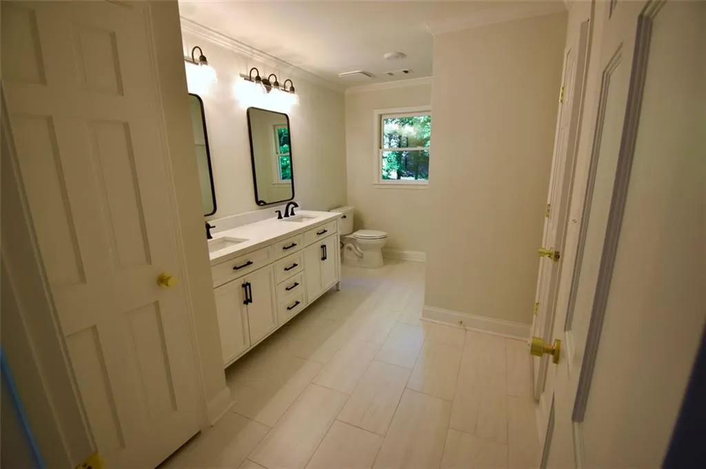 5000 Willow Bluff Drive, Atlanta, Georgia 30350, 7 Bedrooms Bedrooms, ,4 BathroomsBathrooms,Residential,Sold,5000 Willow Bluff Drive,7211084