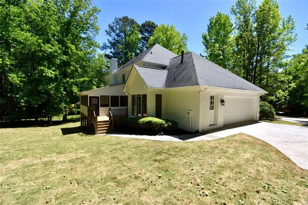 5000 Willow Bluff Drive, Atlanta, Georgia 30350, 7 Bedrooms Bedrooms, ,4 BathroomsBathrooms,Residential,Sold,5000 Willow Bluff Drive,7211084