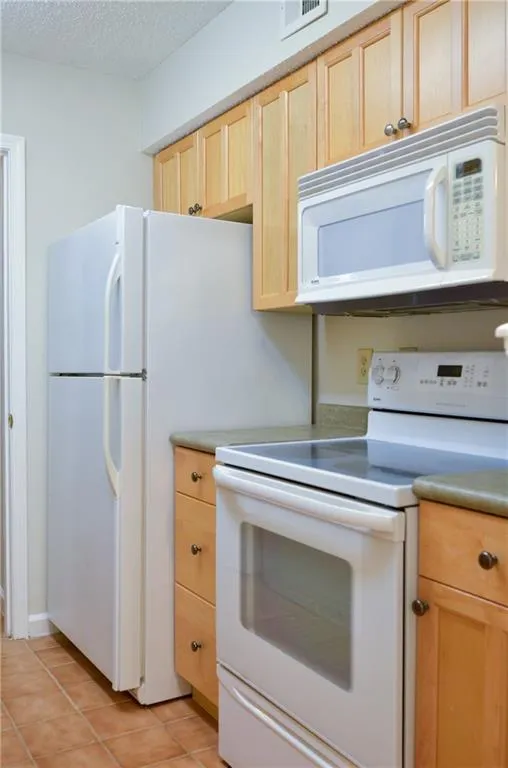 1609 Wingate Way, Sandy Springs, Georgia 30350, 2 Bedrooms Bedrooms, ,2 BathroomsBathrooms,Residential,Sold,1609 Wingate Way,7188443