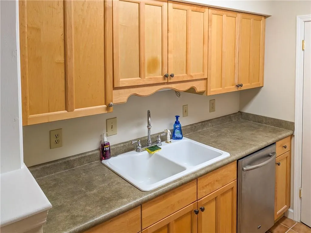 1609 Wingate Way, Sandy Springs, Georgia 30350, 2 Bedrooms Bedrooms, ,2 BathroomsBathrooms,Residential,Sold,1609 Wingate Way,7188443
