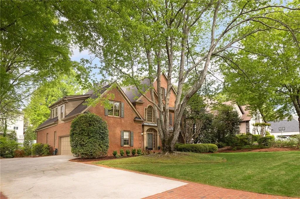 5100 Falcon Chase Lane, Atlanta, Georgia 30342, 4 Bedrooms Bedrooms, ,4 BathroomsBathrooms,Residential,For Sale,5100 Falcon Chase Lane,7752820