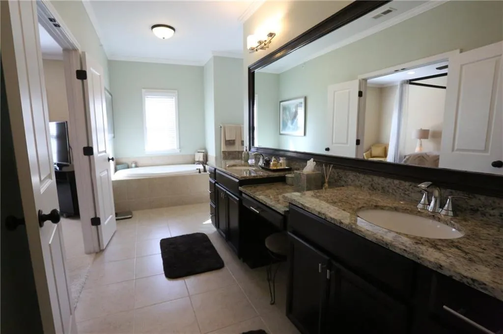914 Acadiana Drive, Atlanta, Georgia 30328, 3 Bedrooms Bedrooms, ,2 BathroomsBathrooms,Residential,Sold,914 Acadiana Drive,6876792