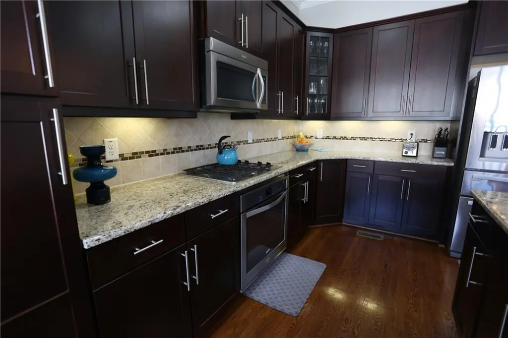 914 Acadiana Drive, Atlanta, Georgia 30328, 3 Bedrooms Bedrooms, ,2 BathroomsBathrooms,Residential,Sold,914 Acadiana Drive,6876792