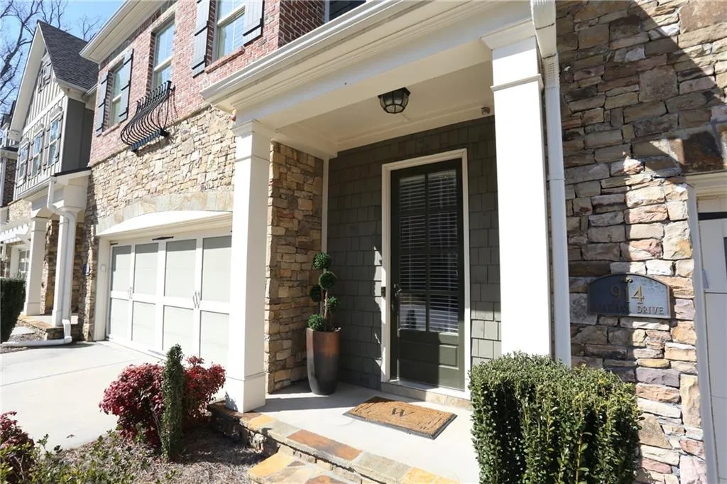914 Acadiana Drive, Atlanta, Georgia 30328, 3 Bedrooms Bedrooms, ,2 BathroomsBathrooms,Residential,Sold,914 Acadiana Drive,6876792