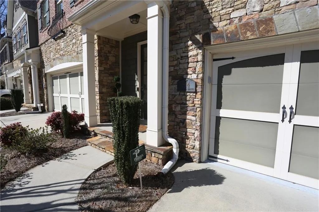 914 Acadiana Drive, Atlanta, Georgia 30328, 3 Bedrooms Bedrooms, ,2 BathroomsBathrooms,Residential,Sold,914 Acadiana Drive,6876792