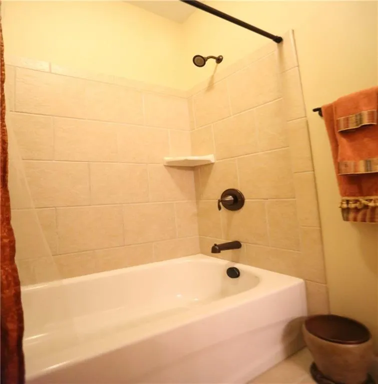 914 Acadiana Drive, Atlanta, Georgia 30328, 3 Bedrooms Bedrooms, ,2 BathroomsBathrooms,Residential,Sold,914 Acadiana Drive,6876792