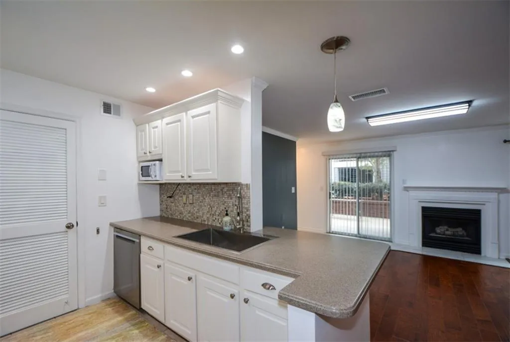 313 Granville Court, Sandy Springs, Georgia 30328, 2 Bedrooms Bedrooms, ,2 BathroomsBathrooms,Residential,Sold,313 Granville Court,7157545