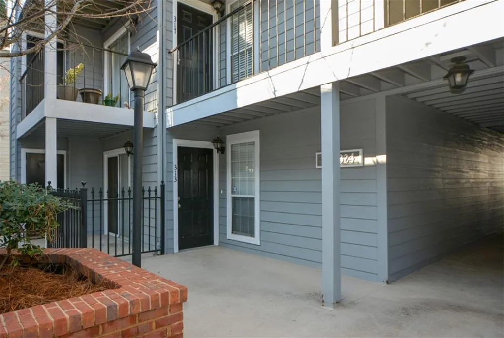 313 Granville Court, Sandy Springs, Georgia 30328, 2 Bedrooms Bedrooms, ,2 BathroomsBathrooms,Residential,Sold,313 Granville Court,7157545