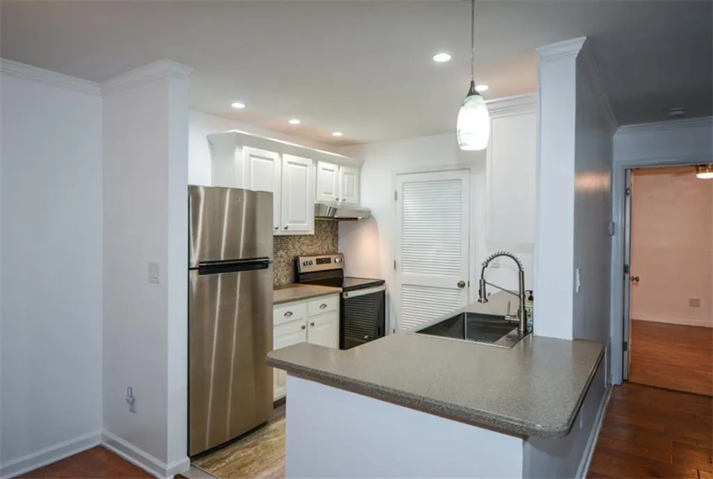 313 Granville Court, Sandy Springs, Georgia 30328, 2 Bedrooms Bedrooms, ,2 BathroomsBathrooms,Residential,Sold,313 Granville Court,7157545