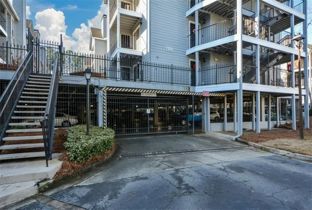 313 Granville Court, Sandy Springs, Georgia 30328, 2 Bedrooms Bedrooms, ,2 BathroomsBathrooms,Residential,Sold,313 Granville Court,7157545