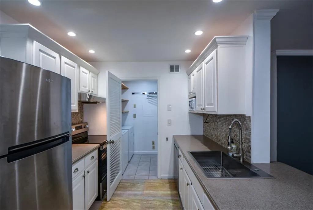 313 Granville Court, Sandy Springs, Georgia 30328, 2 Bedrooms Bedrooms, ,2 BathroomsBathrooms,Residential,Sold,313 Granville Court,7157545