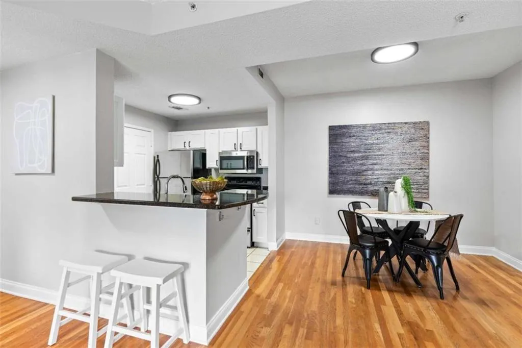 1075 Peachtree Walk Unit A-307, Atlanta, Georgia 30309, 2 Bedrooms Bedrooms, ,2 BathroomsBathrooms,Residential,Sold,1075 Peachtree Walk Unit A-307,7587276