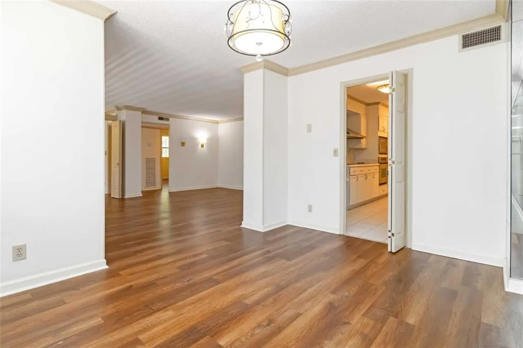 3530 Piedmont Road Ne Unit 5a, Atlanta, Georgia 30305, 3 Bedrooms Bedrooms, ,2 BathroomsBathrooms,Residential,For Sale,3530 Piedmont Road Ne Unit 5a,7595843