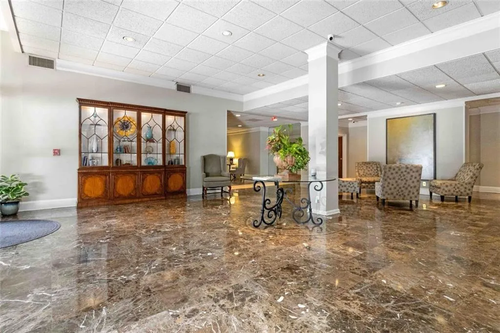 3530 Piedmont Road Ne Unit 5a, Atlanta, Georgia 30305, 3 Bedrooms Bedrooms, ,2 BathroomsBathrooms,Residential,For Sale,3530 Piedmont Road Ne Unit 5a,7595843