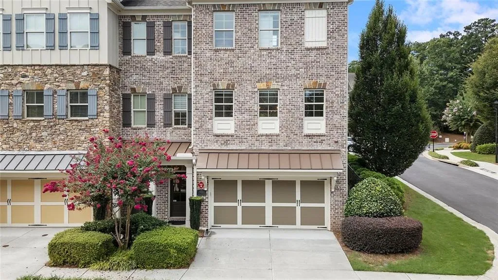 961 Thibideau Court, Sandy Springs, Georgia 30328, 3 Bedrooms Bedrooms, ,3 BathroomsBathrooms,Residential,For Sale,961 Thibideau Court,7636935