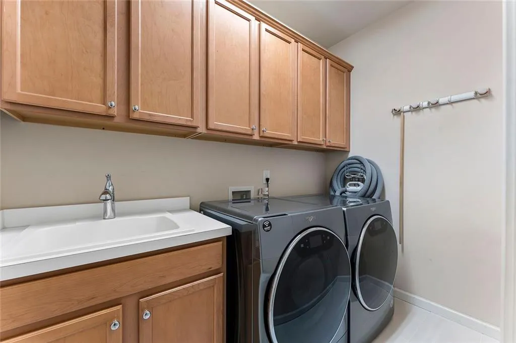 961 Thibideau Court, Sandy Springs, Georgia 30328, 3 Bedrooms Bedrooms, ,3 BathroomsBathrooms,Residential,For Sale,961 Thibideau Court,7636935