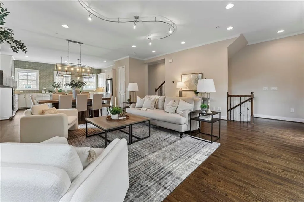961 Thibideau Court, Sandy Springs, Georgia 30328, 3 Bedrooms Bedrooms, ,3 BathroomsBathrooms,Residential,For Sale,961 Thibideau Court,7636935