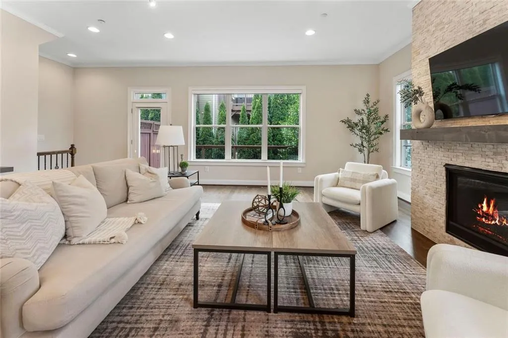 961 Thibideau Court, Sandy Springs, Georgia 30328, 3 Bedrooms Bedrooms, ,3 BathroomsBathrooms,Residential,For Sale,961 Thibideau Court,7636935