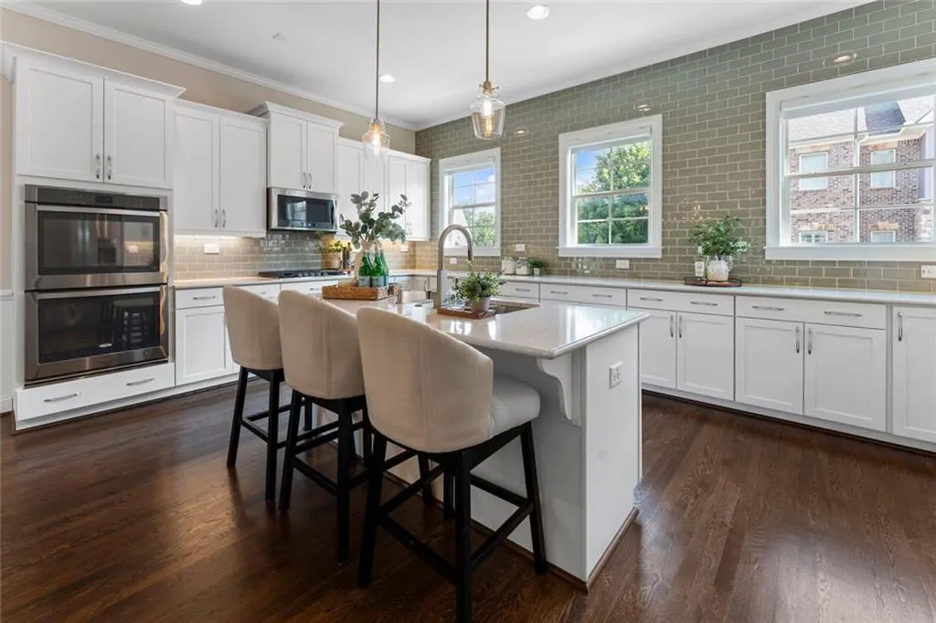 961 Thibideau Court, Sandy Springs, Georgia 30328, 3 Bedrooms Bedrooms, ,3 BathroomsBathrooms,Residential,For Sale,961 Thibideau Court,7636935