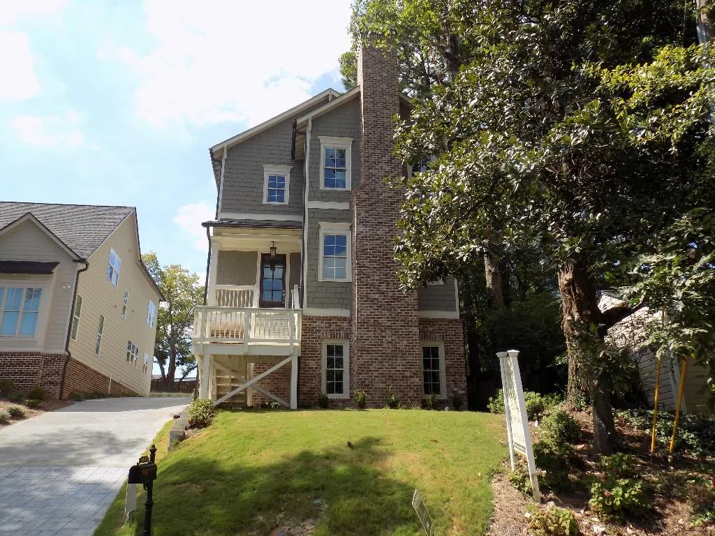 2636 Apple Valley Road Ne, Atlanta, Georgia 30319, 5 Bedrooms Bedrooms, ,4 BathroomsBathrooms,Residential,Sold,2636 Apple Valley Road Ne,5545325