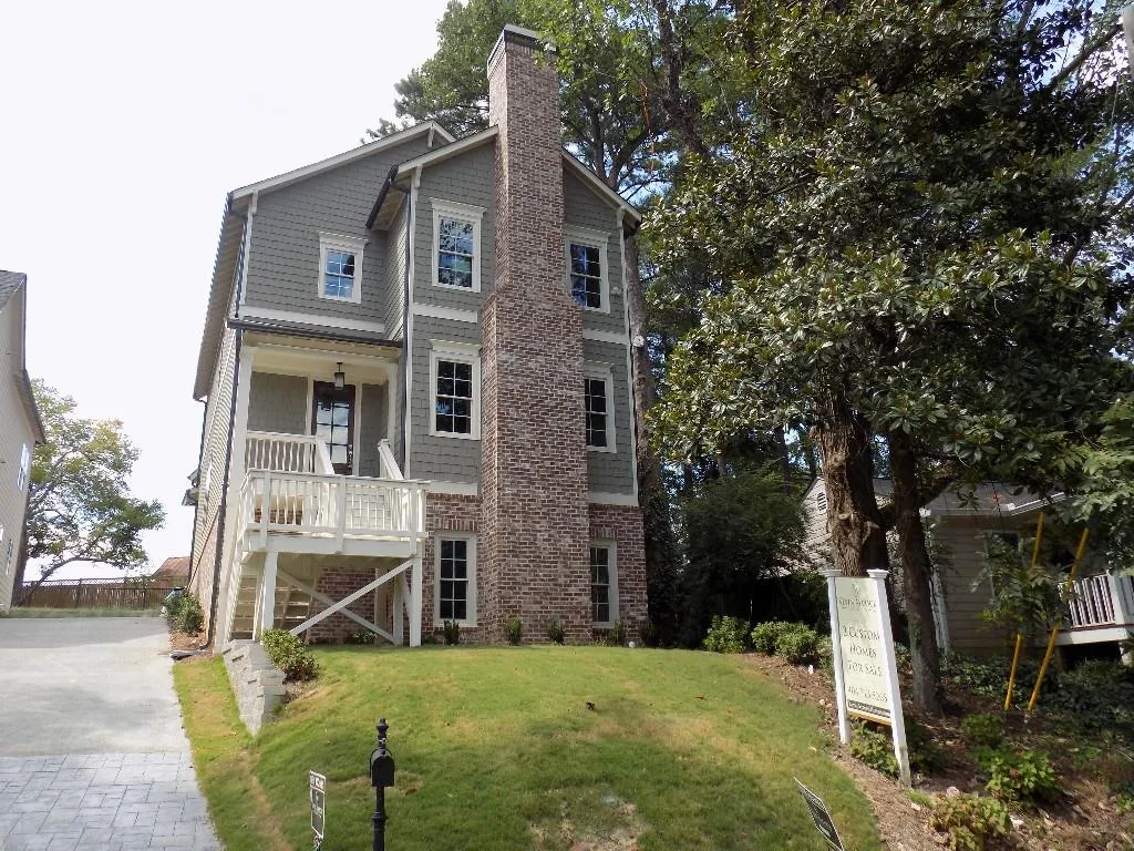 2636 Apple Valley Road Ne, Atlanta, Georgia 30319, 5 Bedrooms Bedrooms, ,4 BathroomsBathrooms,Residential,Sold,2636 Apple Valley Road Ne,5545325