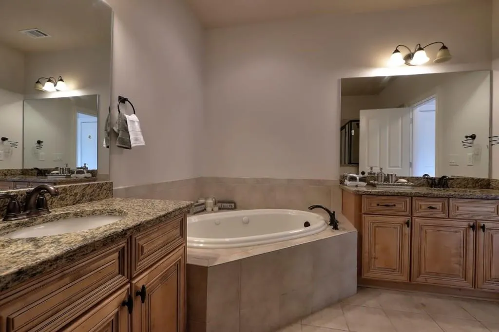 7790 Glisten Avenue Unit 288, Sandy Springs, Georgia 30328, 3 Bedrooms Bedrooms, ,2 BathroomsBathrooms,Residential,Sold,7790 Glisten Avenue Unit 288,5864860