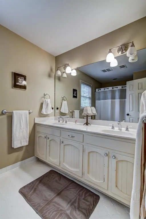 195 Northglenn Court, Atlanta, Georgia 30342, 4 Bedrooms Bedrooms, ,4 BathroomsBathrooms,Residential,Sold,195 Northglenn Court,5843566