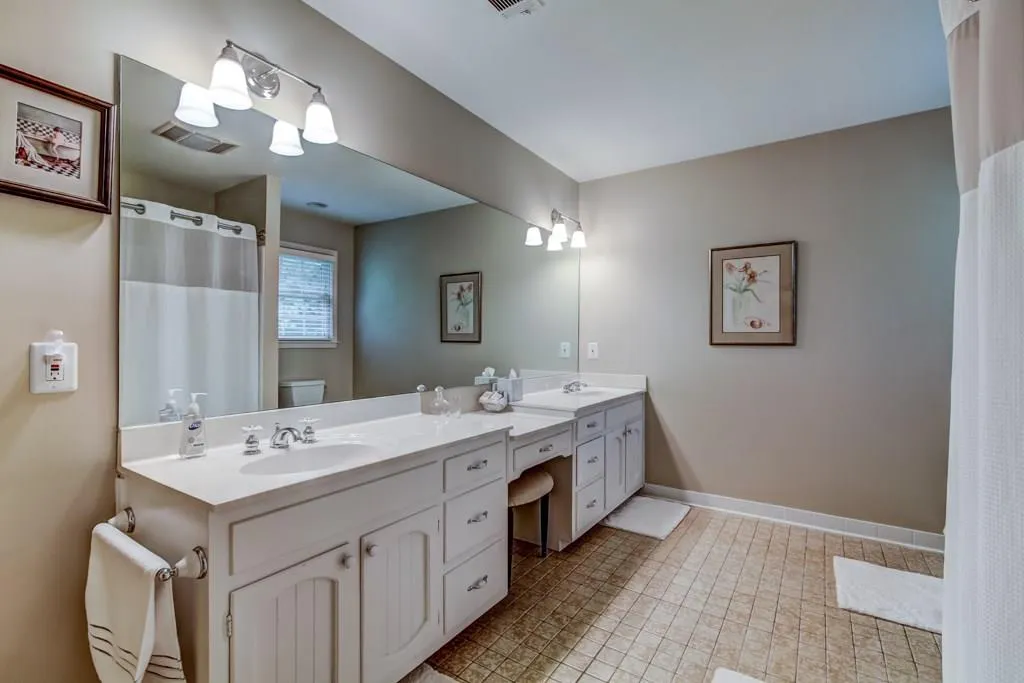195 Northglenn Court, Atlanta, Georgia 30342, 4 Bedrooms Bedrooms, ,4 BathroomsBathrooms,Residential,Sold,195 Northglenn Court,5843566