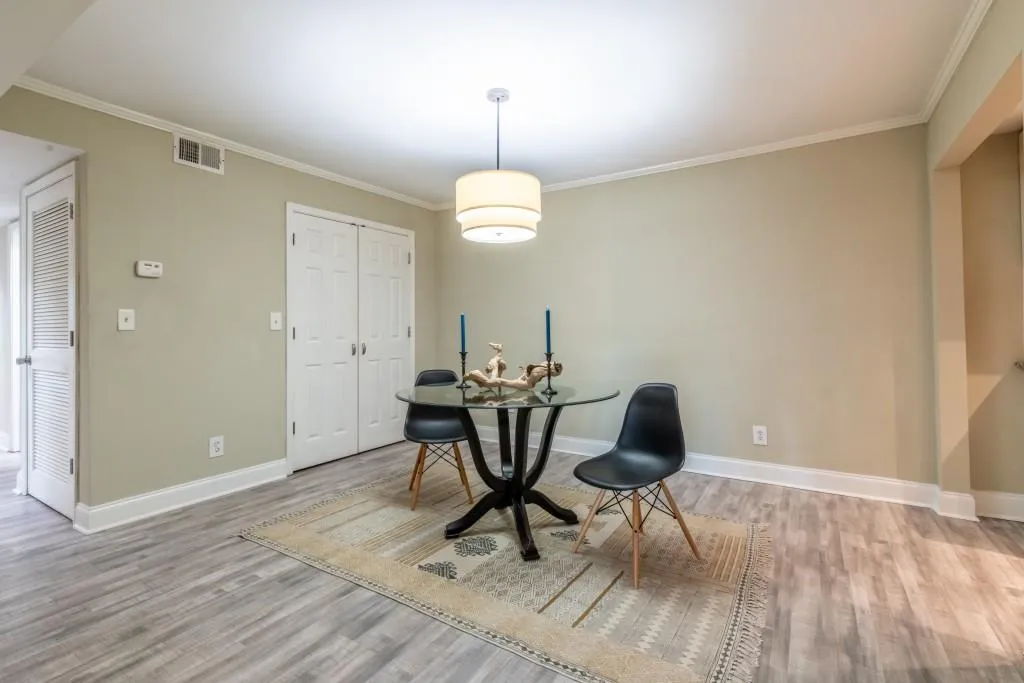 6851 Roswell Road Unit M-12, Sandy Springs, Georgia 30328, 3 Bedrooms Bedrooms, ,2 BathroomsBathrooms,Residential,Sold,6851 Roswell Road Unit M-12,6979015