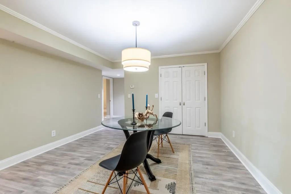 6851 Roswell Road Unit M-12, Sandy Springs, Georgia 30328, 3 Bedrooms Bedrooms, ,2 BathroomsBathrooms,Residential,Sold,6851 Roswell Road Unit M-12,6979015