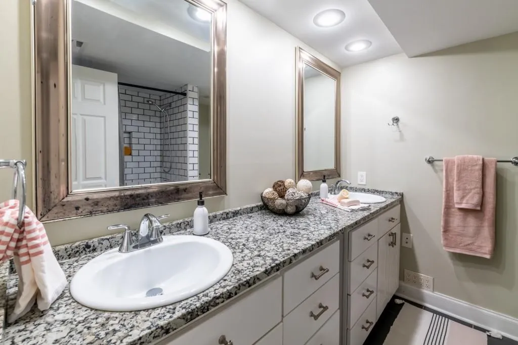 6851 Roswell Road Unit M-12, Sandy Springs, Georgia 30328, 3 Bedrooms Bedrooms, ,2 BathroomsBathrooms,Residential,Sold,6851 Roswell Road Unit M-12,6979015
