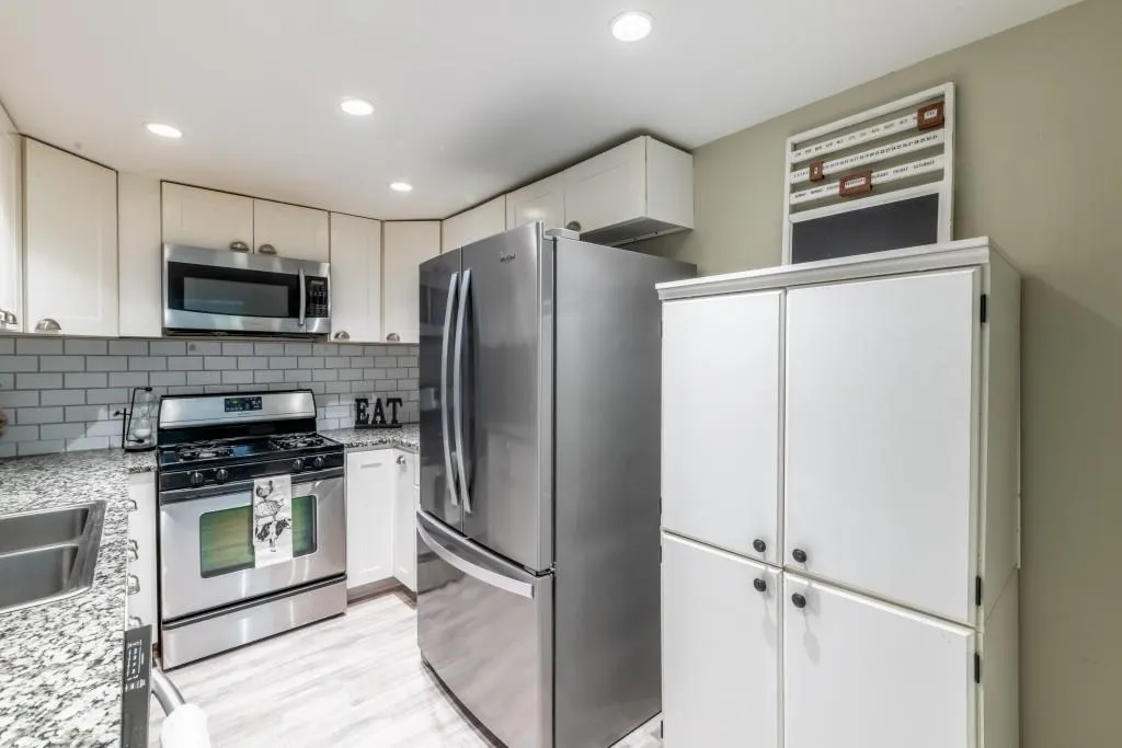 6851 Roswell Road Unit M-12, Sandy Springs, Georgia 30328, 3 Bedrooms Bedrooms, ,2 BathroomsBathrooms,Residential,Sold,6851 Roswell Road Unit M-12,6979015
