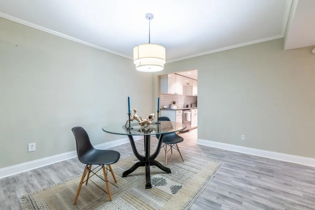6851 Roswell Road Unit M-12, Sandy Springs, Georgia 30328, 3 Bedrooms Bedrooms, ,2 BathroomsBathrooms,Residential,Sold,6851 Roswell Road Unit M-12,6979015