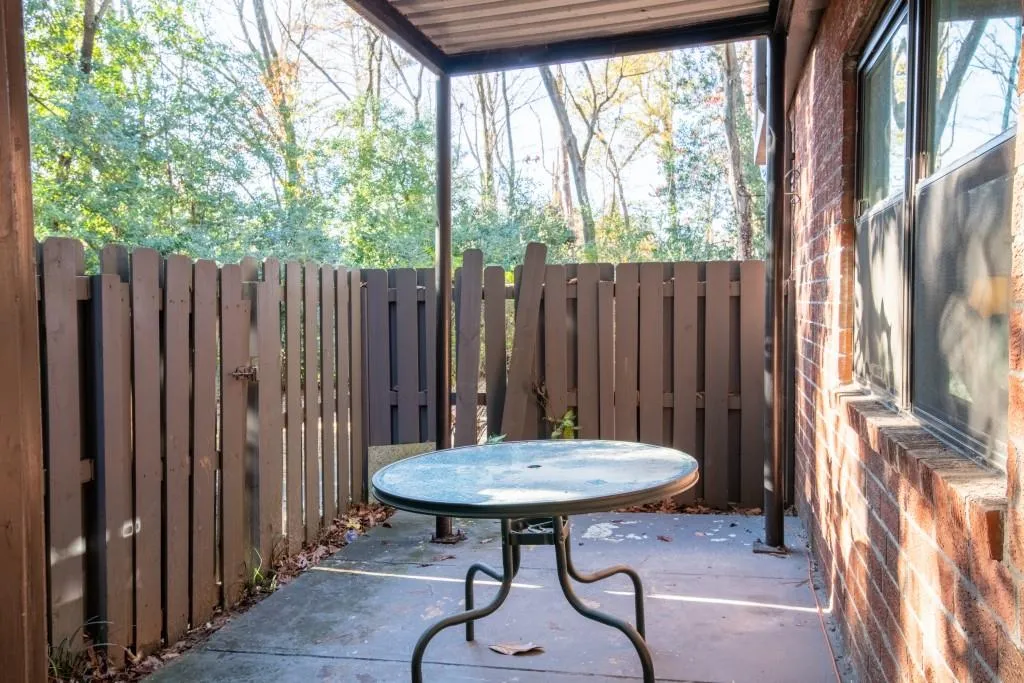 6851 Roswell Road Unit M-12, Sandy Springs, Georgia 30328, 3 Bedrooms Bedrooms, ,2 BathroomsBathrooms,Residential,Sold,6851 Roswell Road Unit M-12,6979015