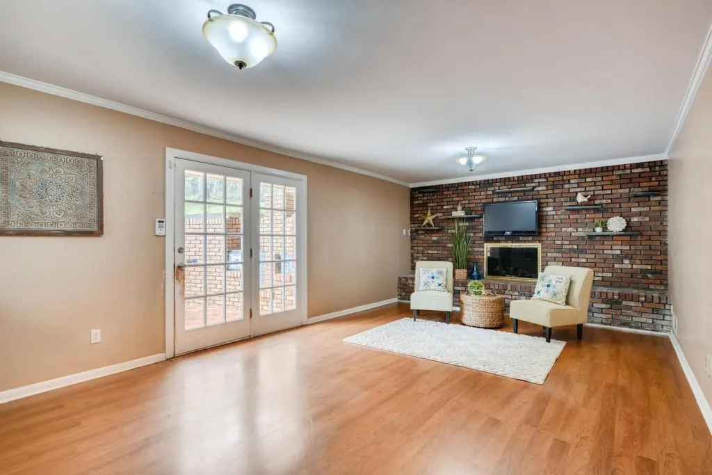 740 Spalding Drive, Sandy Springs, Georgia 30328, 4 Bedrooms Bedrooms, ,3 BathroomsBathrooms,Residential,Sold,740 Spalding Drive,6698255