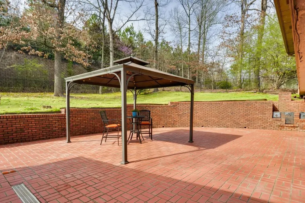 740 Spalding Drive, Sandy Springs, Georgia 30328, 4 Bedrooms Bedrooms, ,3 BathroomsBathrooms,Residential,Sold,740 Spalding Drive,6698255