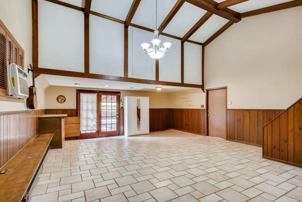 740 Spalding Drive, Sandy Springs, Georgia 30328, 4 Bedrooms Bedrooms, ,3 BathroomsBathrooms,Residential,Sold,740 Spalding Drive,6698255