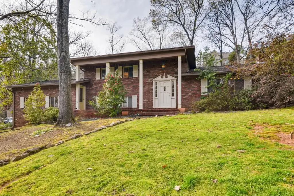 740 Spalding Drive, Sandy Springs, Georgia 30328, 4 Bedrooms Bedrooms, ,3 BathroomsBathrooms,Residential,Sold,740 Spalding Drive,6698255
