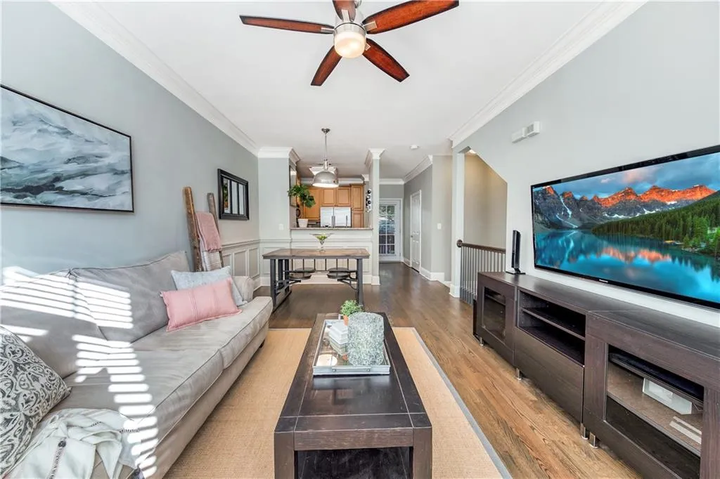1062 Glenridge Place, Atlanta, Georgia 30342, 2 Bedrooms Bedrooms, ,1 BathroomBathrooms,Residential,Sold,1062 Glenridge Place,6798612