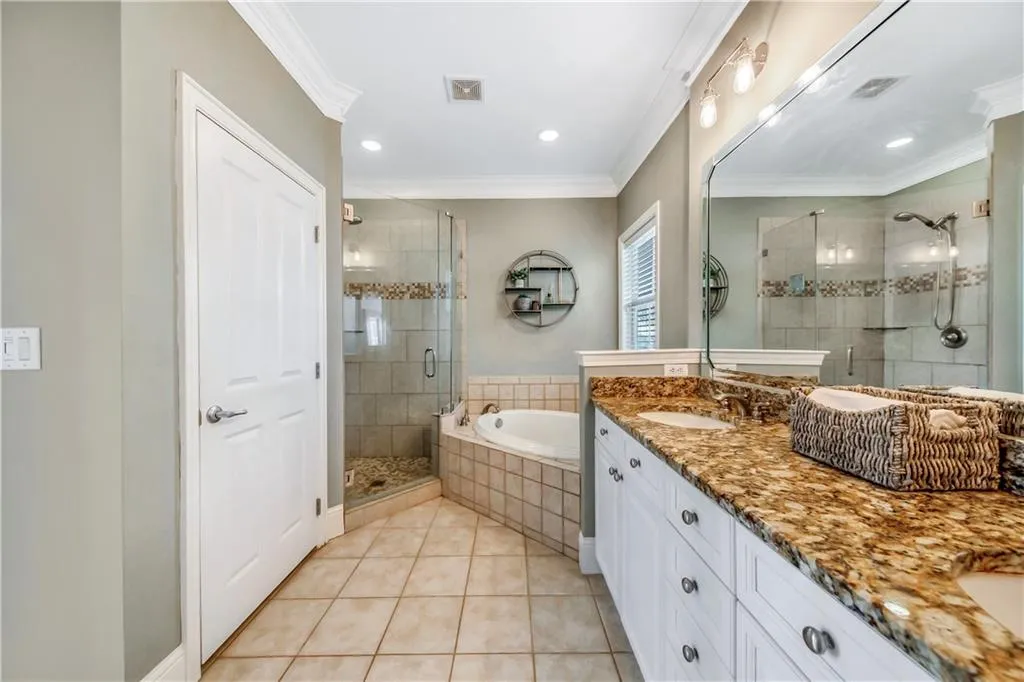 1062 Glenridge Place, Atlanta, Georgia 30342, 2 Bedrooms Bedrooms, ,1 BathroomBathrooms,Residential,Sold,1062 Glenridge Place,6798612