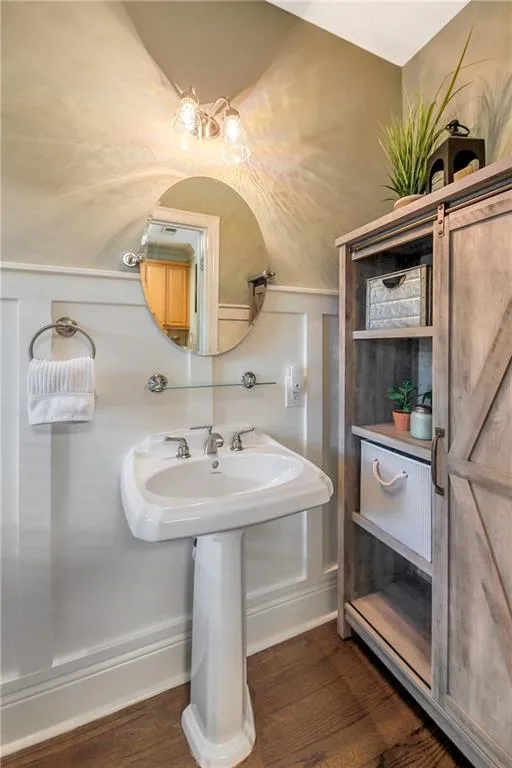 1062 Glenridge Place, Atlanta, Georgia 30342, 2 Bedrooms Bedrooms, ,1 BathroomBathrooms,Residential,Sold,1062 Glenridge Place,6798612