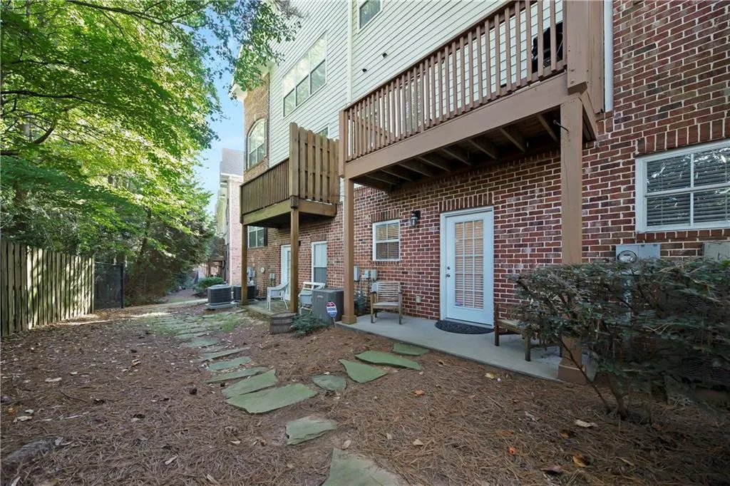 1062 Glenridge Place, Atlanta, Georgia 30342, 2 Bedrooms Bedrooms, ,1 BathroomBathrooms,Residential,Sold,1062 Glenridge Place,6798612