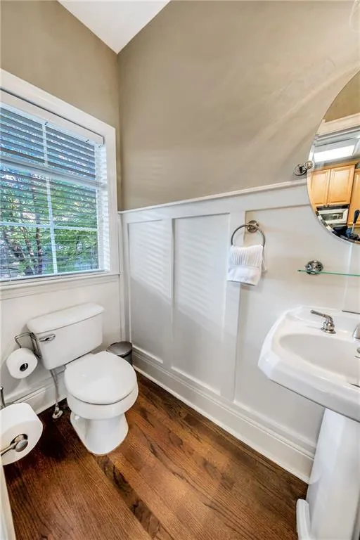 1062 Glenridge Place, Atlanta, Georgia 30342, 2 Bedrooms Bedrooms, ,1 BathroomBathrooms,Residential,Sold,1062 Glenridge Place,6798612