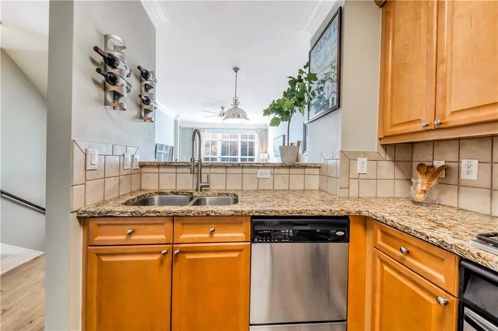 1062 Glenridge Place, Atlanta, Georgia 30342, 2 Bedrooms Bedrooms, ,1 BathroomBathrooms,Residential,Sold,1062 Glenridge Place,6798612