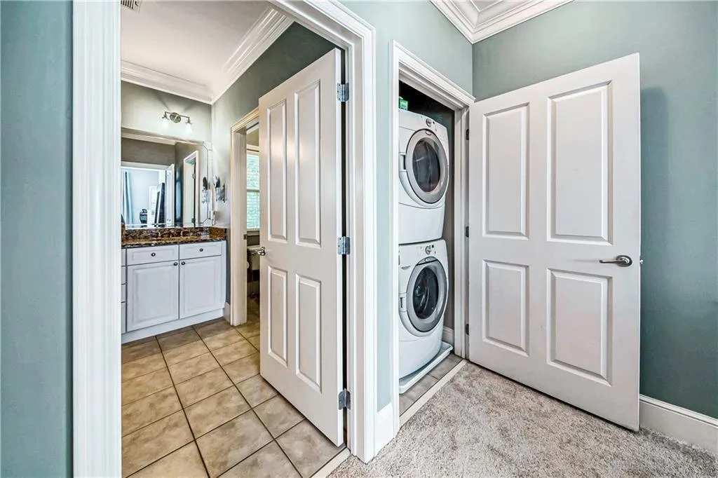 1062 Glenridge Place, Atlanta, Georgia 30342, 2 Bedrooms Bedrooms, ,1 BathroomBathrooms,Residential,Sold,1062 Glenridge Place,6798612