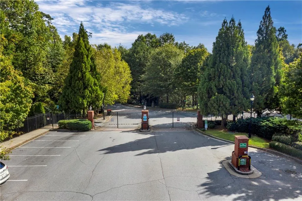1062 Glenridge Place, Atlanta, Georgia 30342, 2 Bedrooms Bedrooms, ,1 BathroomBathrooms,Residential,Sold,1062 Glenridge Place,6798612