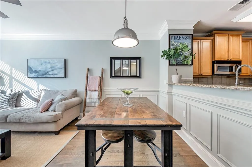 1062 Glenridge Place, Atlanta, Georgia 30342, 2 Bedrooms Bedrooms, ,1 BathroomBathrooms,Residential,Sold,1062 Glenridge Place,6798612