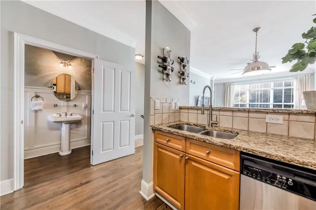 1062 Glenridge Place, Atlanta, Georgia 30342, 2 Bedrooms Bedrooms, ,1 BathroomBathrooms,Residential,Sold,1062 Glenridge Place,6798612