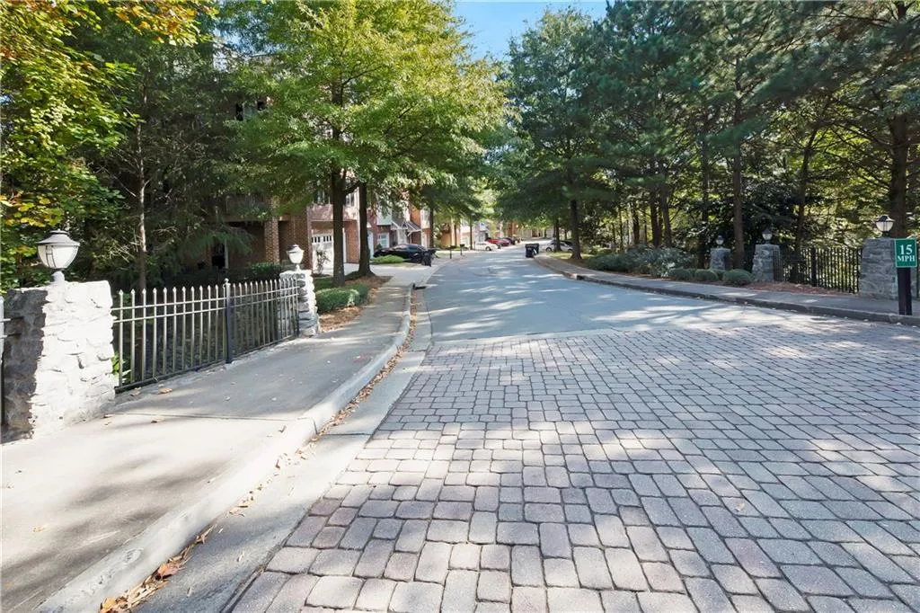 1062 Glenridge Place, Atlanta, Georgia 30342, 2 Bedrooms Bedrooms, ,1 BathroomBathrooms,Residential,Sold,1062 Glenridge Place,6798612