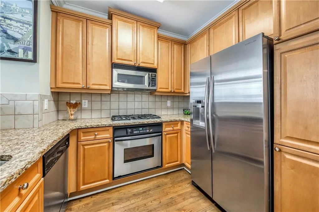 1062 Glenridge Place, Atlanta, Georgia 30342, 2 Bedrooms Bedrooms, ,1 BathroomBathrooms,Residential,Sold,1062 Glenridge Place,6798612